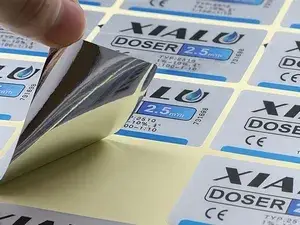 لقصّ الملصقات الورقية والبطاقات وبطاقات التعليق وتنفيذ أعمال التغليف الصغيرة