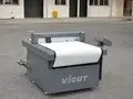 ماكينة قص مسطحة بتغذية رول لخامات DTF وUV DTF، VFC90
